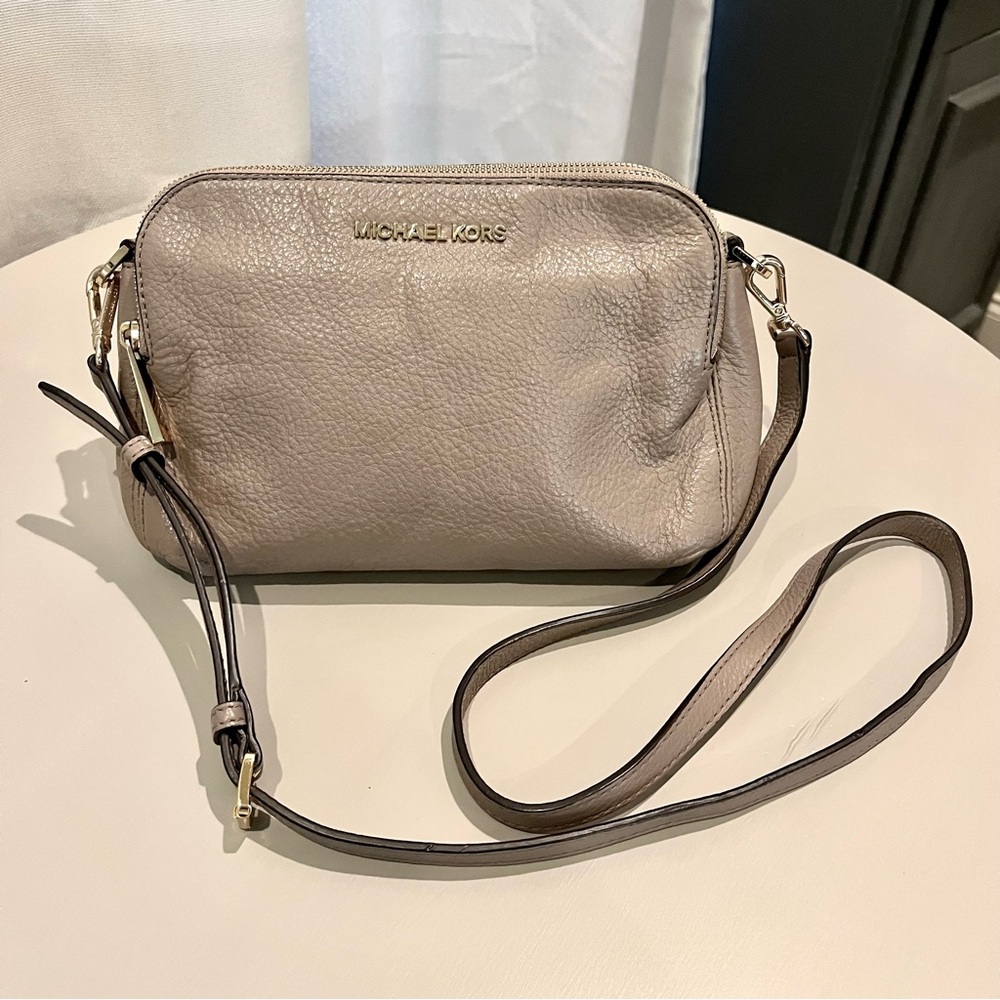 Michael Kors Crossbody Purse Bag in Neutral Taupe Color NWOT